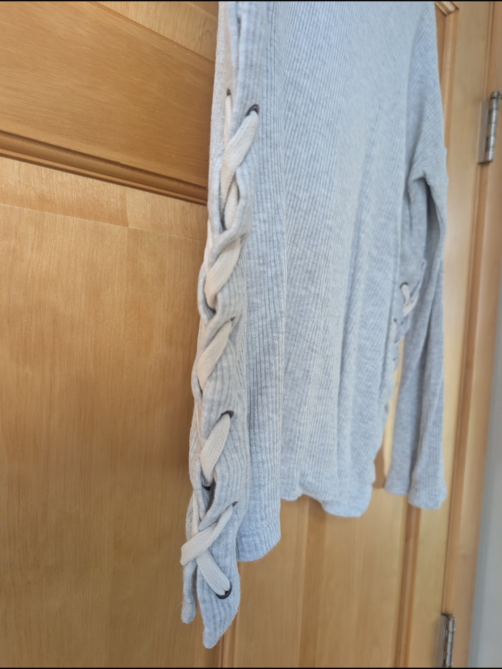 Catherine Malandrino Light Gray Ribbed Knit Long-Sleeve Top with Side Lace-Up - Picture 3 of 8